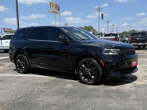 Used 2022 Dodge Durango SXT w/ Blacktop Package RWD image 3