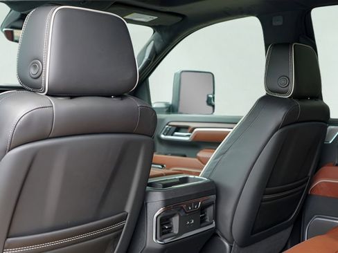 New 2026 GMC Sierra 2500 Denali Ultimate w/ Max Trailering Package AWD/4WD image 18