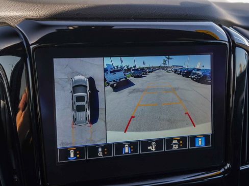 Used 2023 Chevrolet Traverse Premier FWD image 27