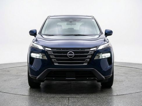 Used 2025 Nissan Rogue SV AWD/4WD image 2