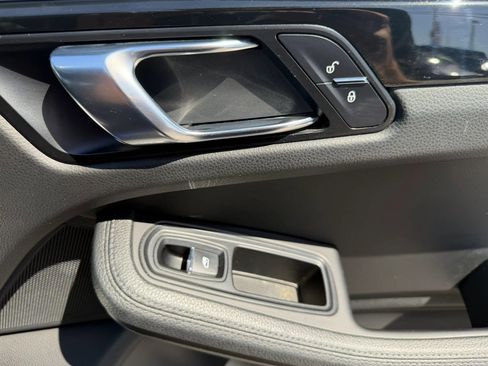 Used 2018 Porsche Macan Sport Edition image 19