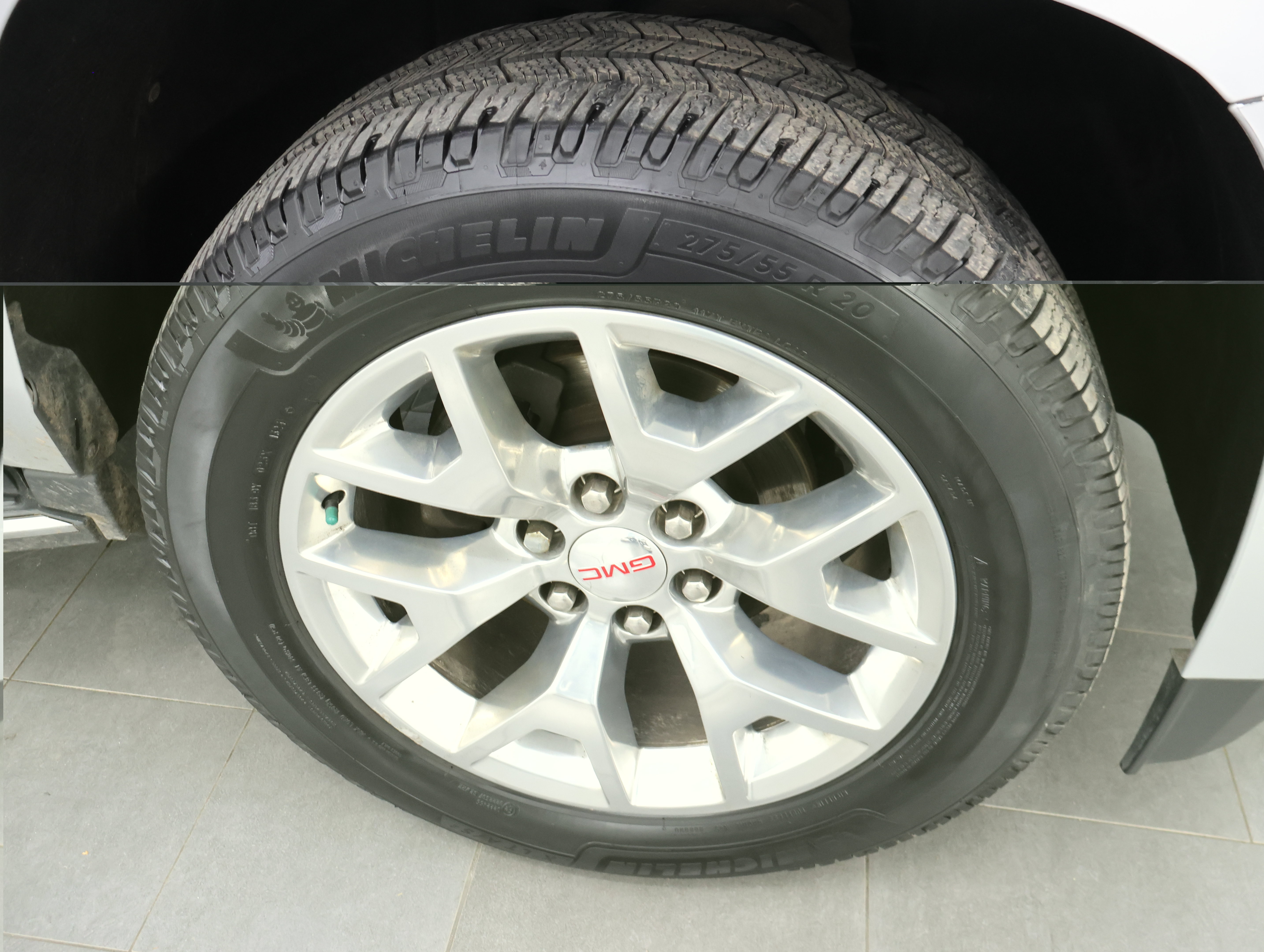 Used 2018 GMC Yukon SLE w/ SLE Value Package AWD/4WD image 3