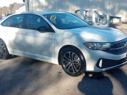 Used 2024 Volkswagen Jetta Sport image 1