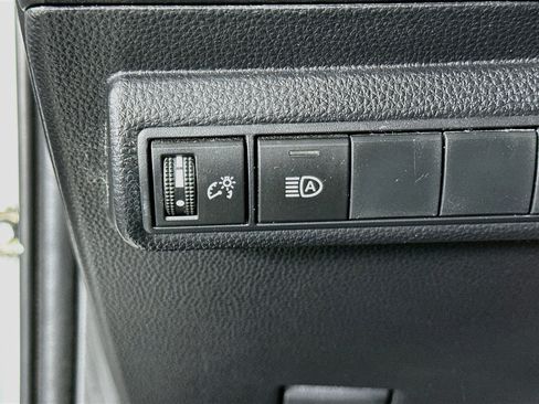 Used 2022 Toyota Corolla LE FWD image 16