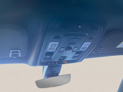 Used 2021 GMC Yukon Denali w/ Denali Premium Package image 27