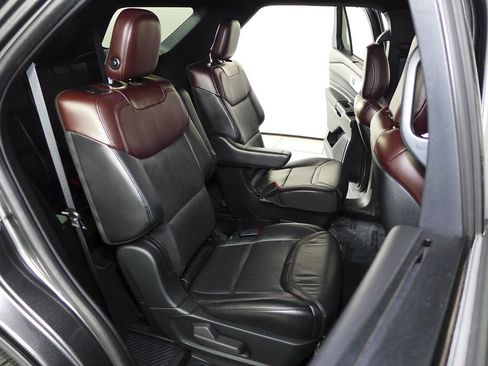Used 2020 Ford Explorer Platinum w/ Premium Technology Package AWD/4WD image 21