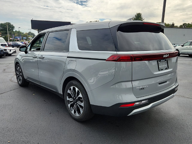 Used 2024 Kia Carnival EX FWD image 4