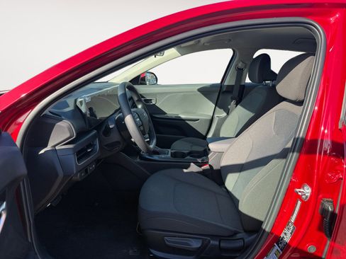 New 2025 Kia K4 LXS image 10