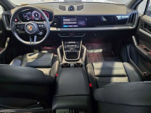 Used 2024 Porsche Cayenne image 20