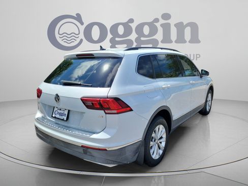 Used 2018 Volkswagen Tiguan SE w/ Panoramic Sunroof Package FWD image 3