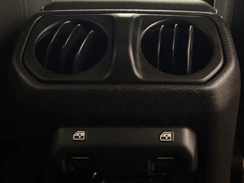 Used 2019 Jeep Wrangler Unlimited Sahara w/ Safety Group AWD/4WD image 23