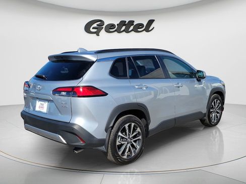 Used 2024 Toyota Corolla Cross XLE w/ Convenience Package image 5