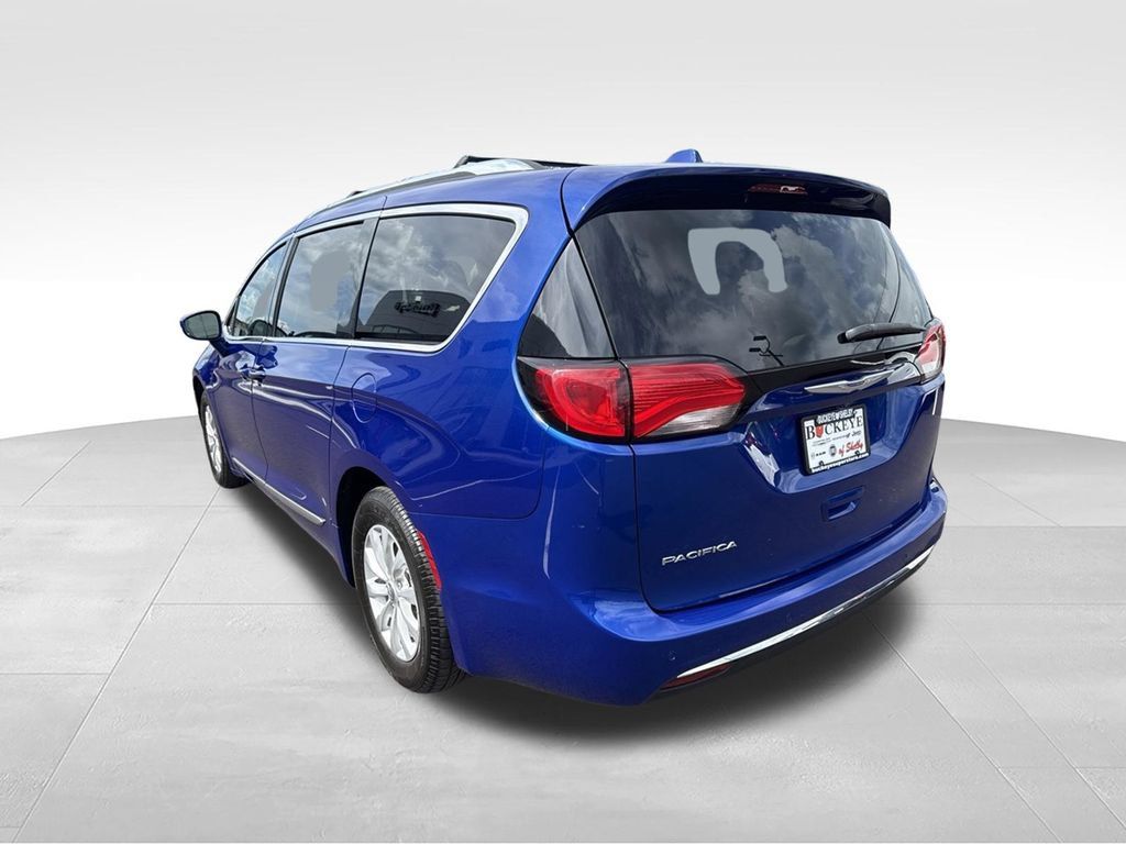 Used 2019 Chrysler Pacifica Touring-L FWD image 5