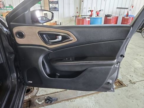 Used 2016 Chrysler 200 C w/ Premium Group FWD image 23