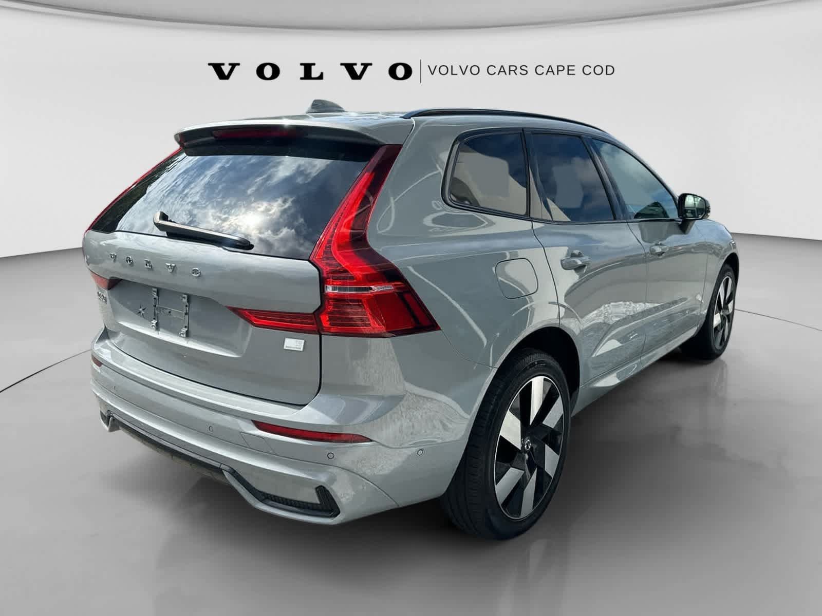 Used 2024 Volvo XC60 T8 Plus w/ Climate Package AWD/4WD image 24