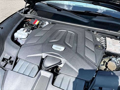 Certified 2022 Porsche Cayenne Platinum Edition AWD/4WD image 24
