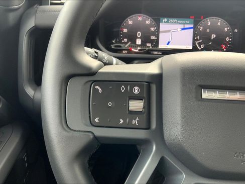Used 2025 Land Rover Defender 110 S image 23