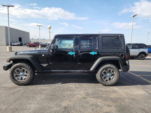 Used 2017 Jeep Wrangler Unlimited Rubicon w/ Dual Top Group AWD/4WD image 7