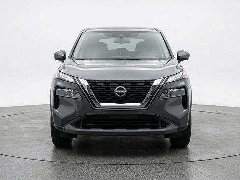 Used 2025 Nissan Rogue SV FWD image 2