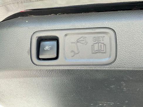 Used 2024 Ford Expedition Max XLT image 22