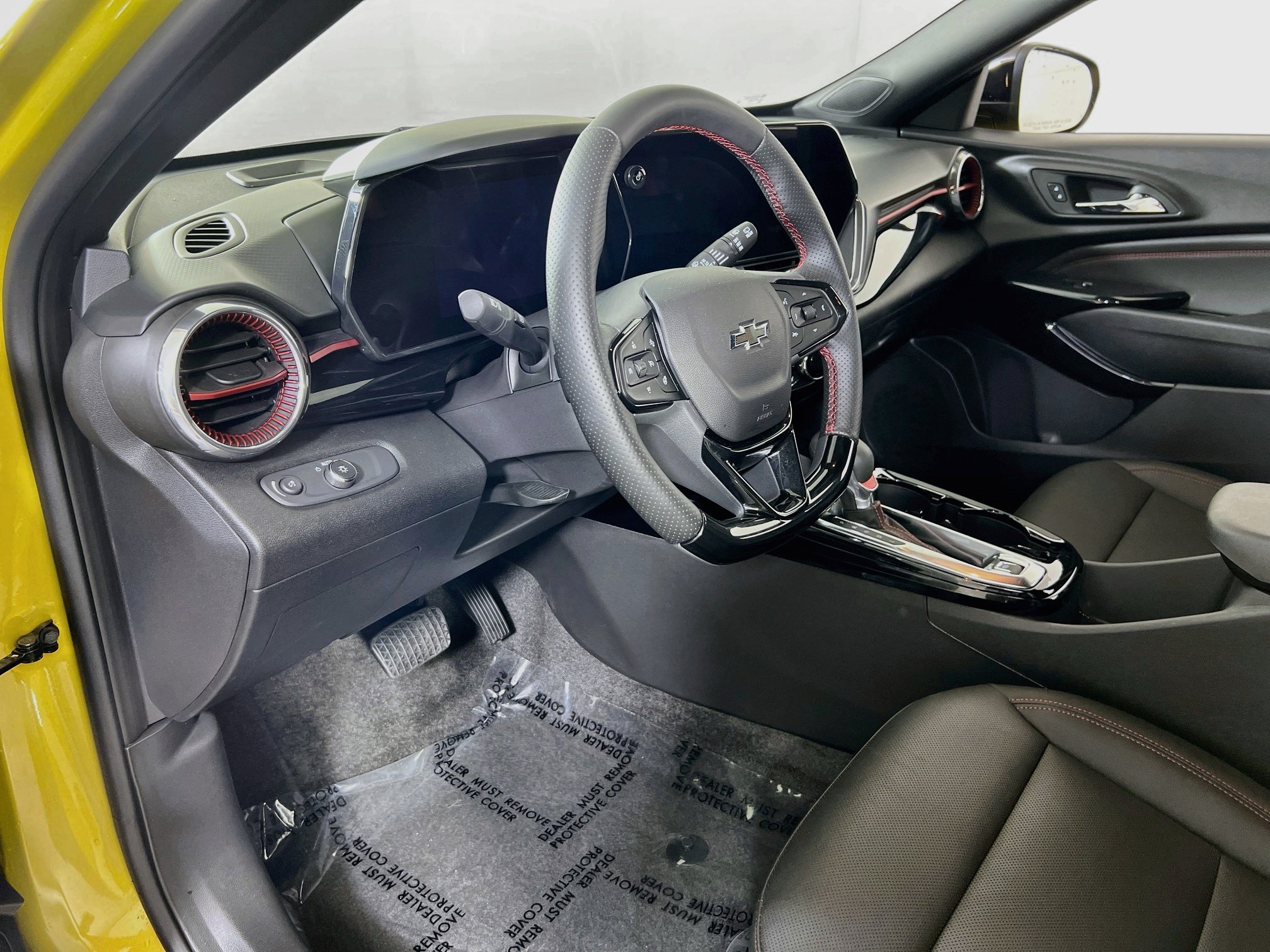 Used 2025 Chevrolet Trax RS FWD image 9