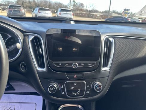 Used 2016 Chevrolet Malibu LT image 18