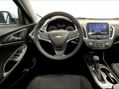 Used 2025 Chevrolet Malibu RS FWD image 6