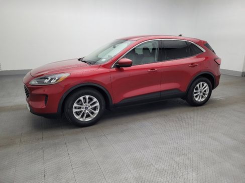 Used 2020 Ford Escape SE image 2