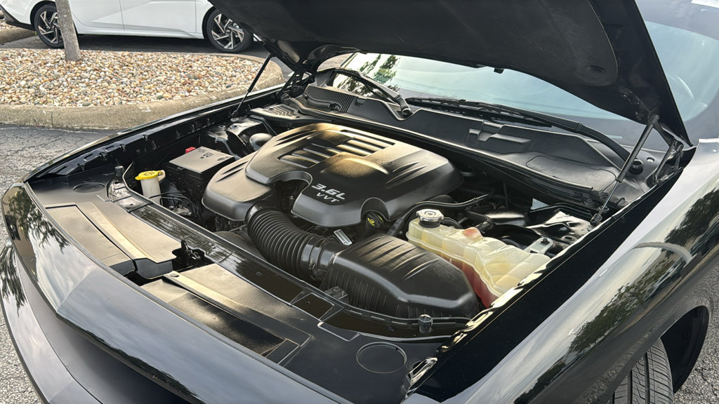 Used 2018 Dodge Challenger SXT RWD image 13