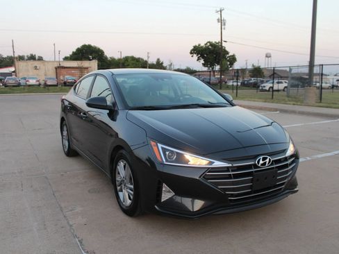 Used 2020 Hyundai Elantra SEL FWD image 2