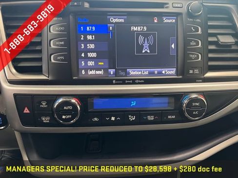Used 2019 Toyota Highlander XLE AWD/4WD image 4