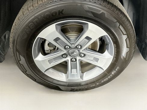 Used 2025 Honda Pilot EX-L image 11