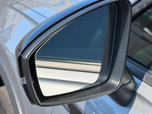 Used 2023 Volkswagen Tiguan SE R-Line FWD image 54
