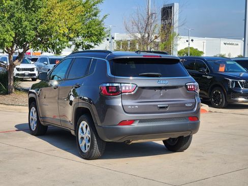 Used 2024 Jeep Compass Latitude AWD/4WD image 3