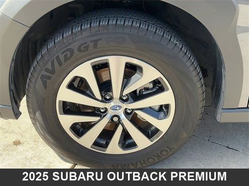 Used 2025 Subaru Outback Premium image 9