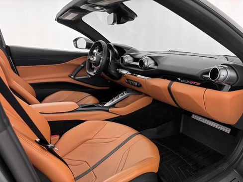 Used 2021 Ferrari 812 GTS image 23