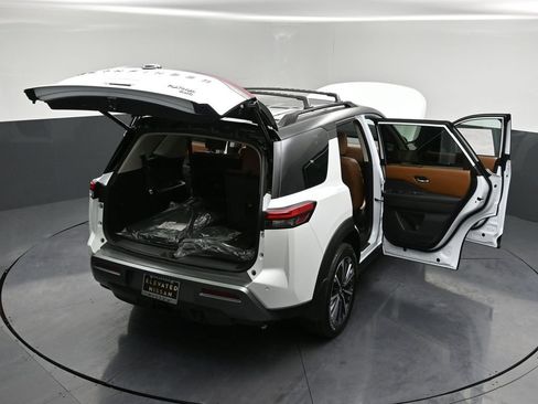 New 2026 Nissan Pathfinder Platinum w/ Cargo Package AWD/4WD image 37