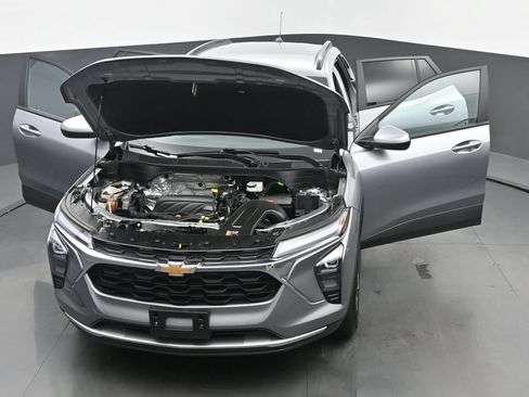 Used 2025 Chevrolet Trax LT w/ LT Convenience Package FWD image 60