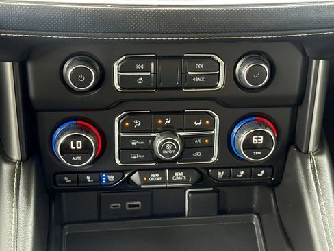 Used 2023 Chevrolet Tahoe Premier AWD/4WD image 33