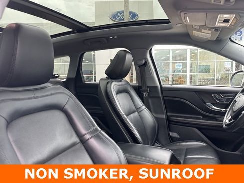 Used 2021 Lincoln Corsair AWD w/ Premium Package image 2