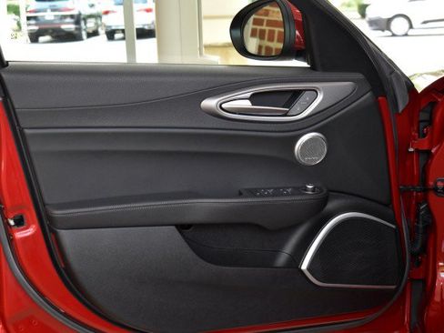 Used 2017 Alfa Romeo Giulia Ti w/ TI 19" Sport Package AWD/4WD image 28