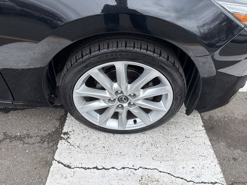 Used 2017 MAZDA MAZDA3 Grand Touring image 11