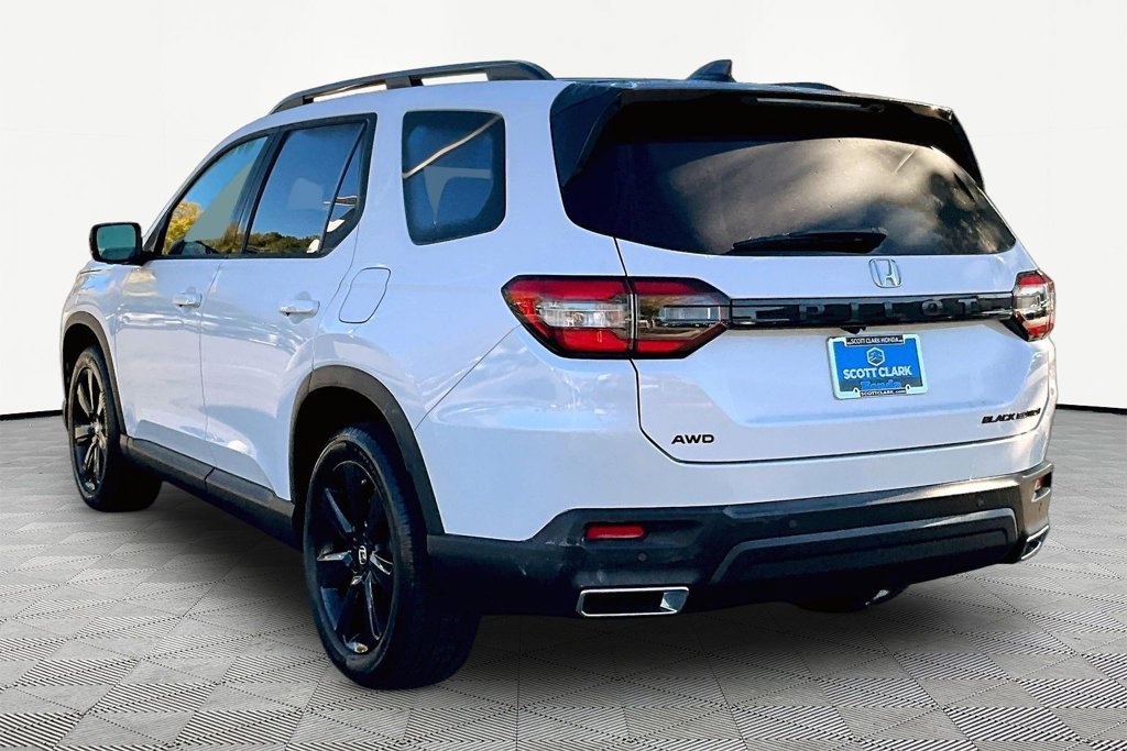 Used 2025 Honda Pilot Black Edition image 5