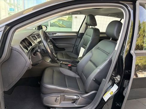 Used 2017 Volkswagen Golf SE image 18