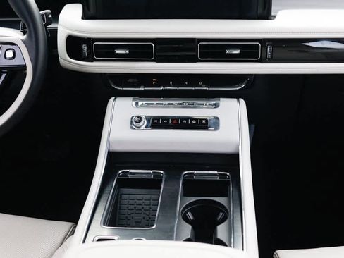 Used 2025 Lincoln Aviator Reserve w/ Equipment Group 201A image 22