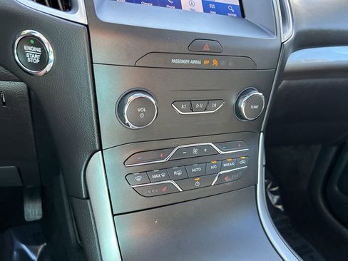 Used 2020 Ford Edge SEL w/ Cold Weather Package image 36