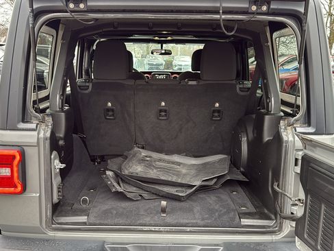 Used 2019 Jeep Wrangler Unlimited Rubicon w/ LED Lighting Group image 30