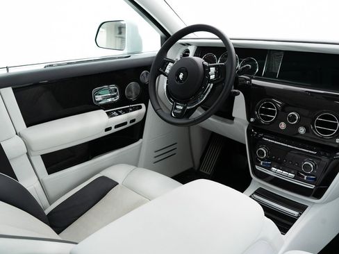 Certified 2023 Rolls-Royce Phantom Sedan image 36