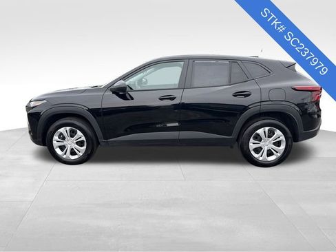 Used 2025 Chevrolet Trax LS image 4