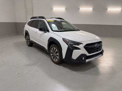 Used 2025 Subaru Outback Limited AWD/4WD image 4